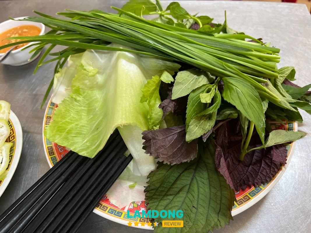 Nem Nướng Lan Phúc – chả ram bắp và nước chấm